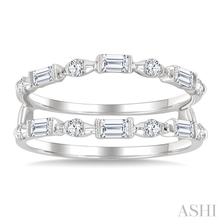 1/2 Ctw Baguette and Round Cut Diamond Link Insert Ring in 14K White Gold