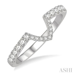 1/5 Ctw Chevron Center Round Cut Diamond Wedding Band in 14K White Gold