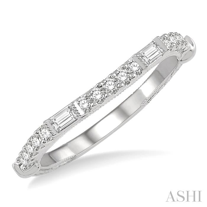 1/3 Ctw Baguette Highlight Round Cut Diamond Wedding Band in 14K White Gold
