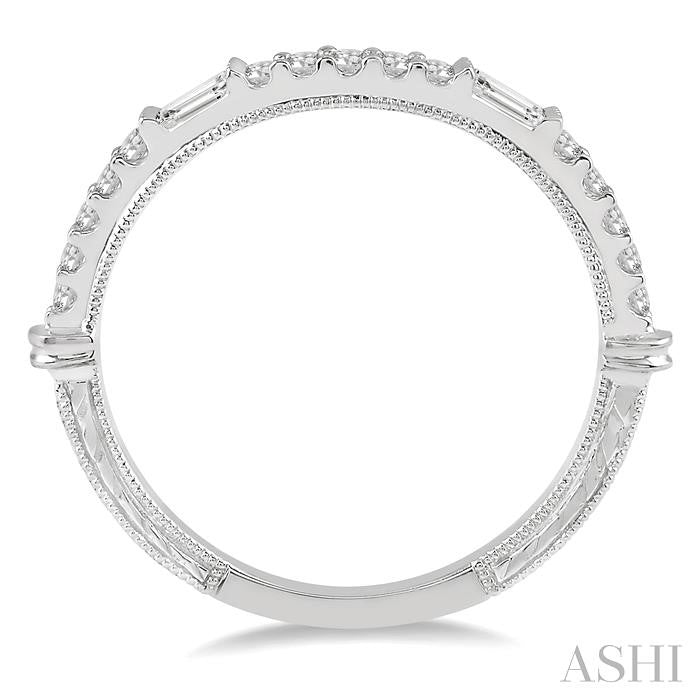 1/3 Ctw Baguette Highlight Round Cut Diamond Wedding Band in 14K White Gold