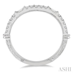 1/3 Ctw Baguette Highlight Round Cut Diamond Wedding Band in 14K White Gold