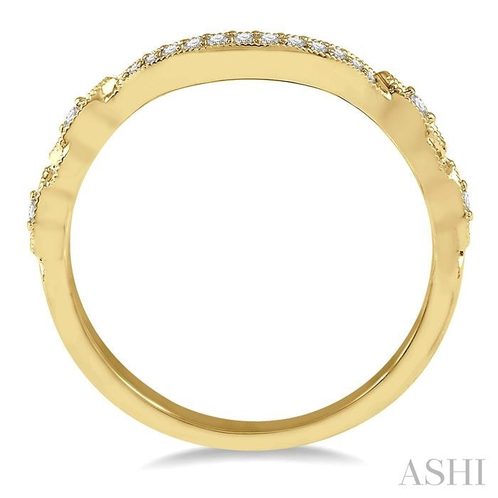 1/10 Ctw Arched Center Marquise lattice Round Cut Diamond Wedding Band in 14K Yellow Gold