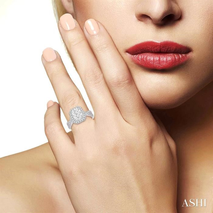 7/8 Ctw Round Cut Diamond Octagon Shape Lovebright Ring in 14K White Gold