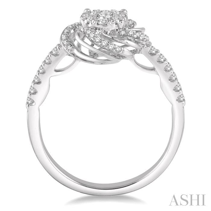 1/2 Ctw Round Cut Diamond Lovebright Engagement Ring in 14K White Gold