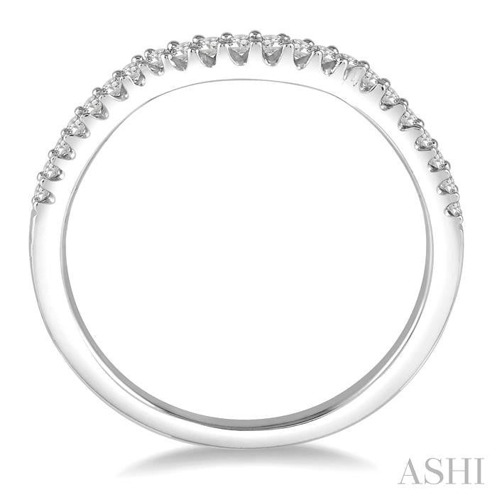 1/6 Ctw Center Curve Round Cut Diamond Wedding Band in 14K White Gold