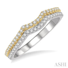 1/4 Ctw Curved Center Split Two-Tone Diamond Wedding Band in 14K White and Yellow Gold