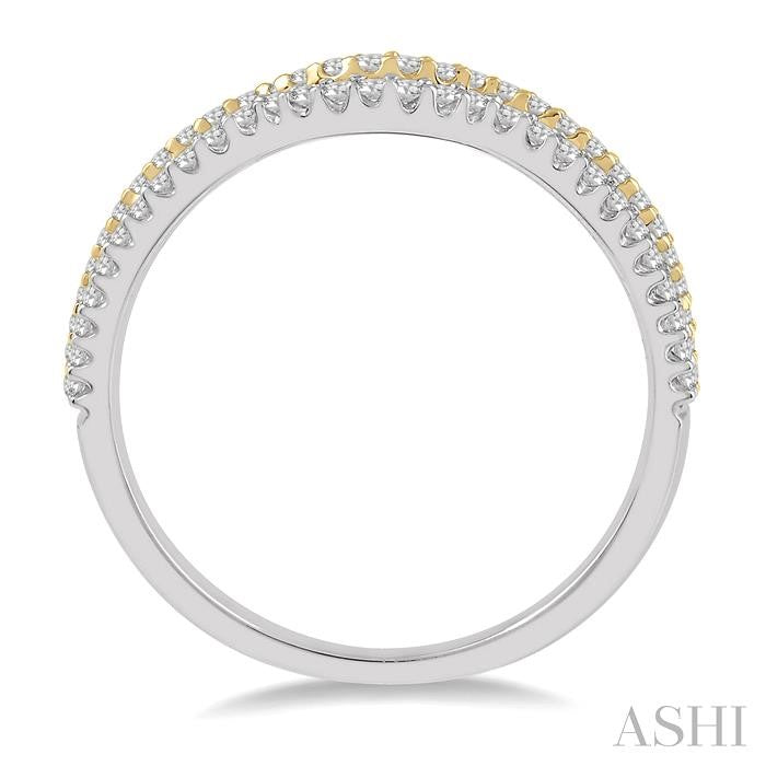 1/4 Ctw Curved Center Split Two-Tone Diamond Wedding Band in 14K White and Yellow Gold