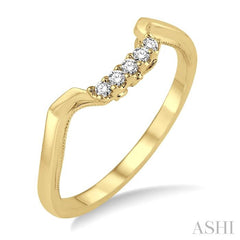 1/20 Ctw Round Cut Diamond Wedding Band in 14K Yellow Gold