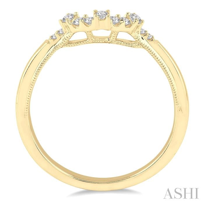 1/10 Ctw Round Cut Diamond Wedding Band in 14K yellow Gold