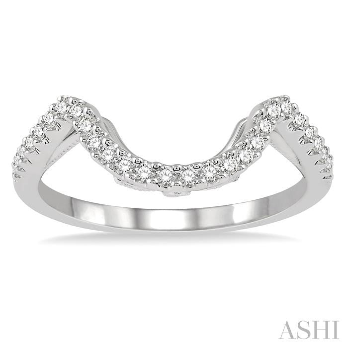1/4 Ctw Deep Curve Center Round Cut Diamond Wedding Band in 14K White Gold