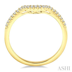 1/6 Ctw Deep Curve Center Round Cut Diamond Wedding Band in 14K Yellow Gold