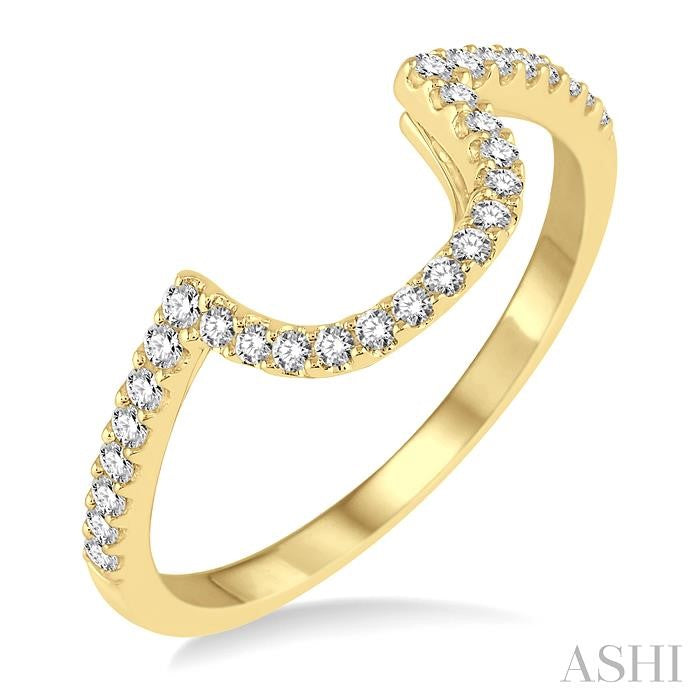 1/4 Ctw Round Cut Diamond Wedding Band in 14K Yellow Gold