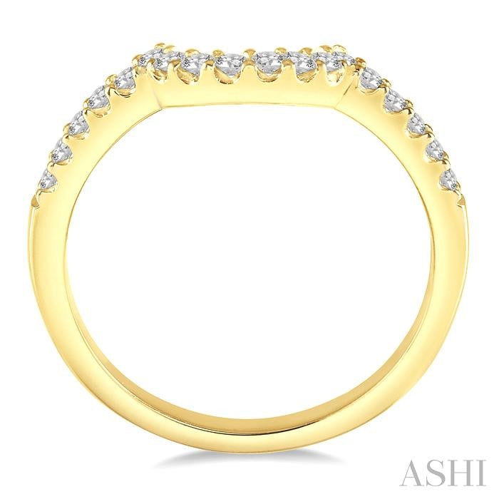 1/4 Ctw Round Diamond Wedding Band in 14K Yellow Gold