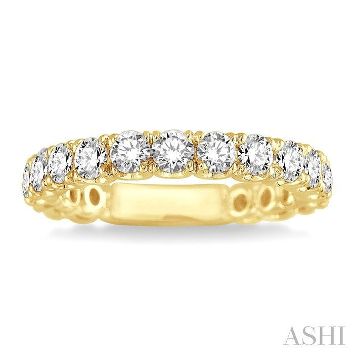 3/4 Ctw Round Cut Diamond Wedding Band in 14K Yellow Gold