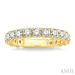 3/4 Ctw Round Cut Diamond Wedding Band in 14K Yellow Gold