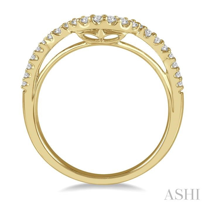 1/5 Ctw Curvy Round Cut Diamond Wedding Band in 14K Yellow Gold