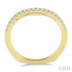 1/4 Ctw Round Cut Diamond Wedding Band in 14K Yellow Gold