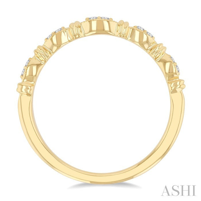 1/20 Ctw Marquise Link Round Cut Diamond Wedding Band in 14K Yellow Gold