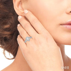 1/2 Ctw Pear Shape Bow Shank Lovebright Round and Baguette Diamond Ring in 14K White gold