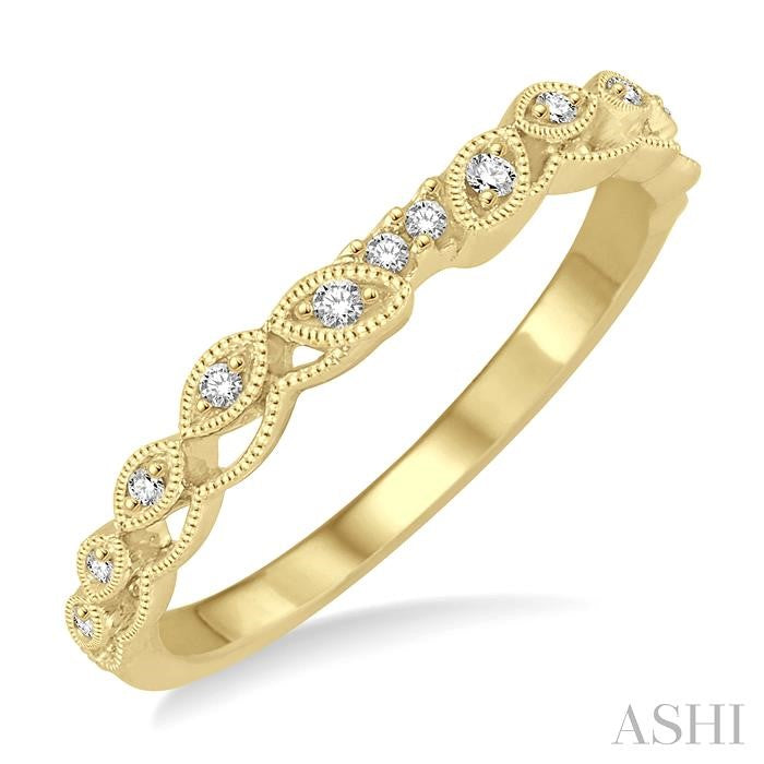 1/20 Ctw Round Cut Diamond Wedding Band in 14K Yellow Gold