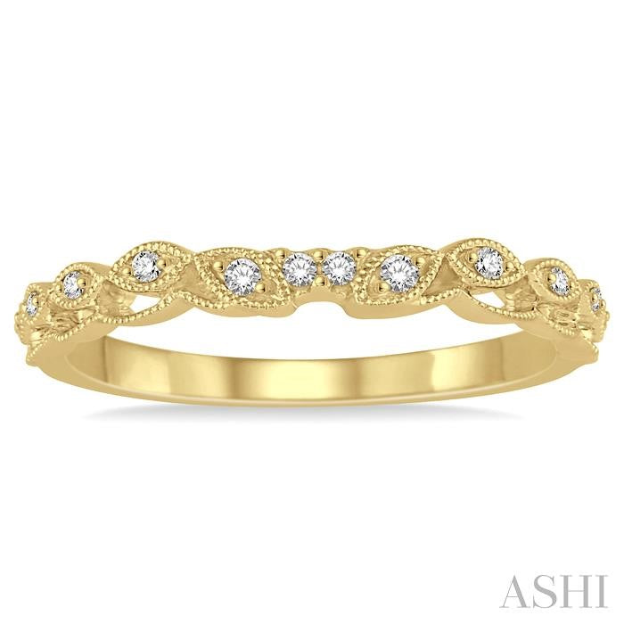 1/20 Ctw Round Cut Diamond Wedding Band in 14K Yellow Gold