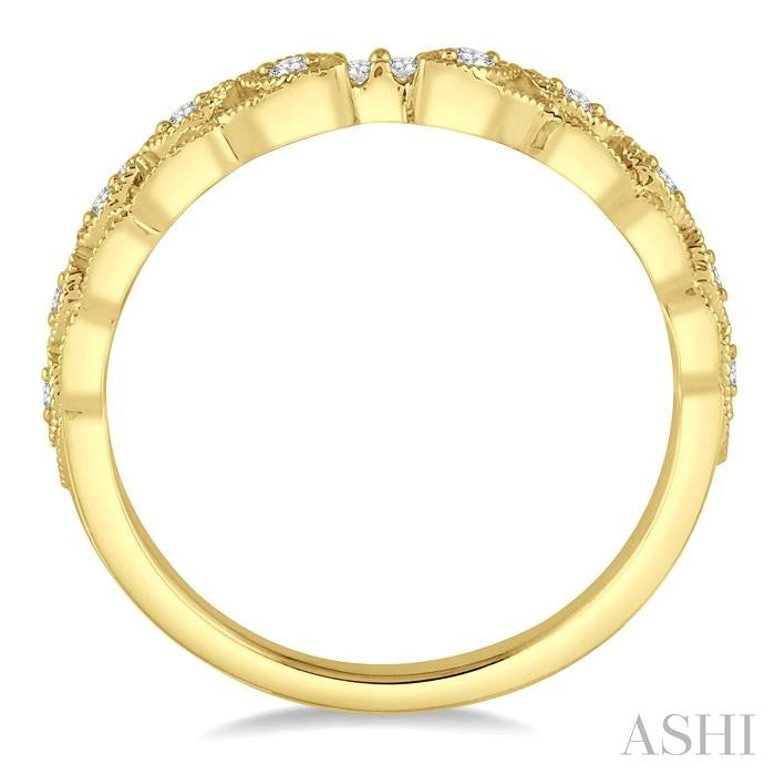 1/20 Ctw Round Cut Diamond Wedding Band in 14K Yellow Gold