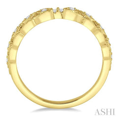 1/20 Ctw Round Cut Diamond Wedding Band in 14K Yellow Gold