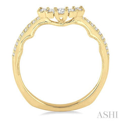 1/4 Ctw Round Cut Diamond Wedding Band in 14K Yellow Gold