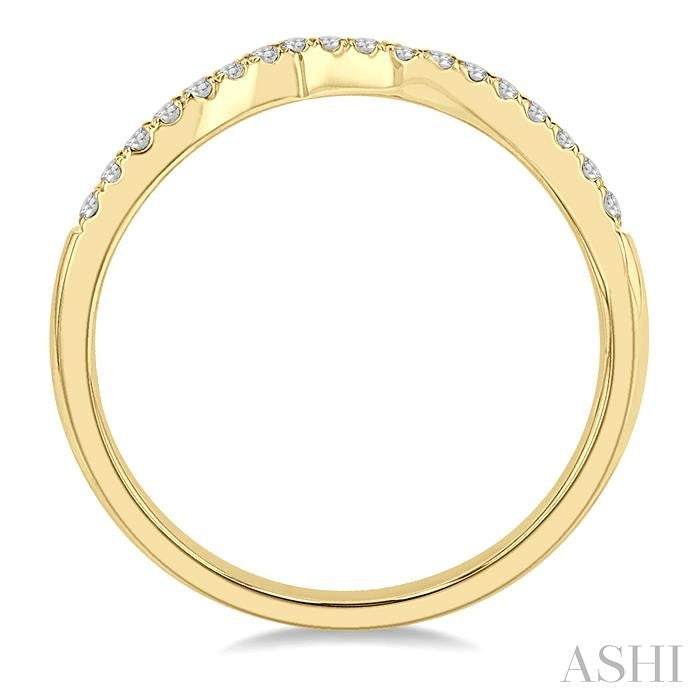 1/6 Ctw Arched Chevron Round Cut Diamond Wedding Band in 14K Yellow Gold