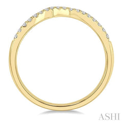 1/6 Ctw Arched Chevron Round Cut Diamond Wedding Band in 14K Yellow Gold