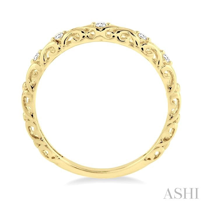1/20 Ctw Round Cut Diamond Wedding Band in 14K Yellow Gold