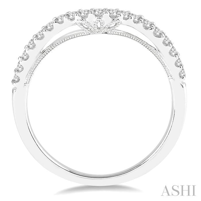 1/4 Ctw Arched Round Cut Diamond Wedding Band in 14K White Gold