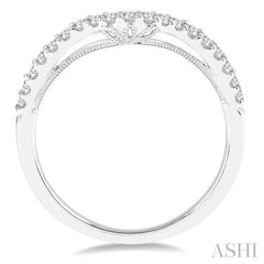 1/4 Ctw Arched Round Cut Diamond Wedding Band in 14K White Gold