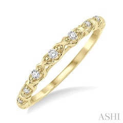 1/20 Ctw Round Cut Diamond Wedding Band in 14K Yellow Gold