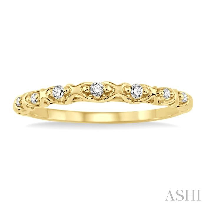 1/20 Ctw Round Cut Diamond Wedding Band in 14K Yellow Gold