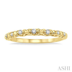 1/20 Ctw Round Cut Diamond Wedding Band in 14K Yellow Gold