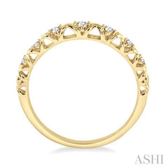 1/20 Ctw Round Cut Diamond Wedding Band in 14K Yellow Gold