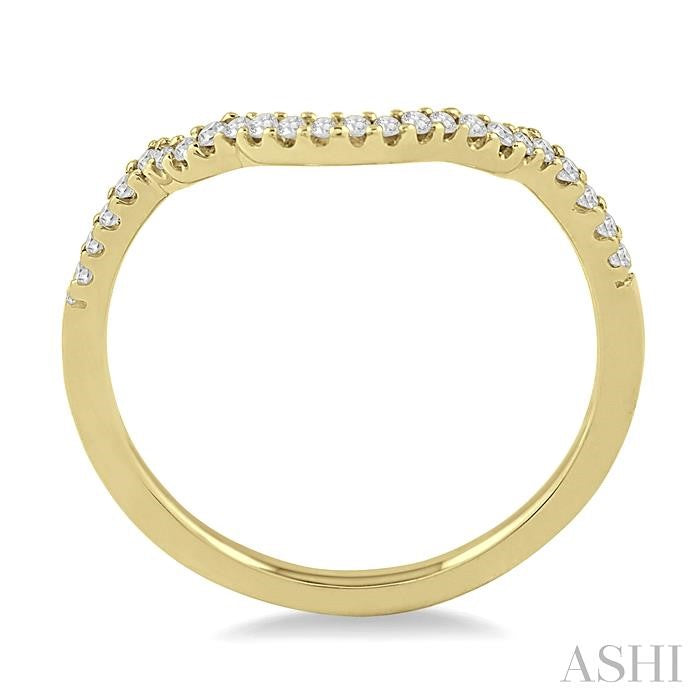 1/10 Ctw Round Cut Diamond Wedding Band in 14K Yellow Gold