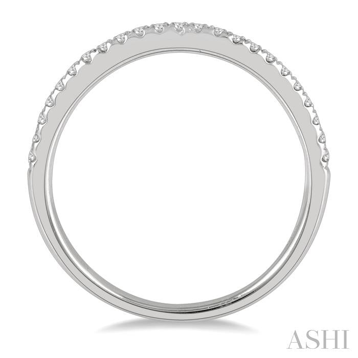 1/6 Ctw Classic Round Cut Diamond Wedding Band in 14K White Gold