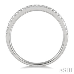 1/6 Ctw Classic Round Cut Diamond Wedding Band in 14K White Gold