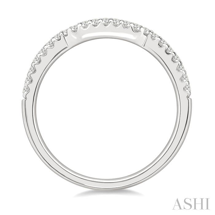 1/6 Ctw Arched Center Pave Set Round Cut Diamond Wedding Band in 14K White Gold
