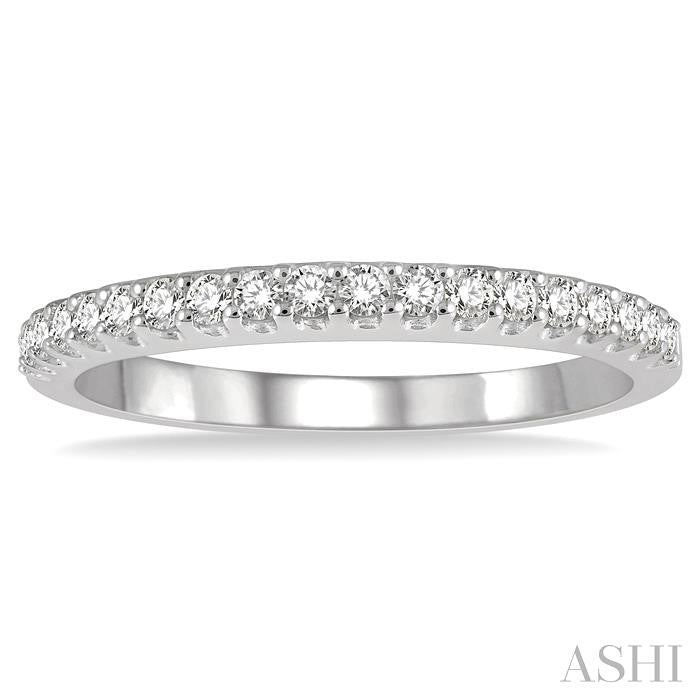 1/4 Ctw Round Cut Diamond Wedding Band in 14K White Gold