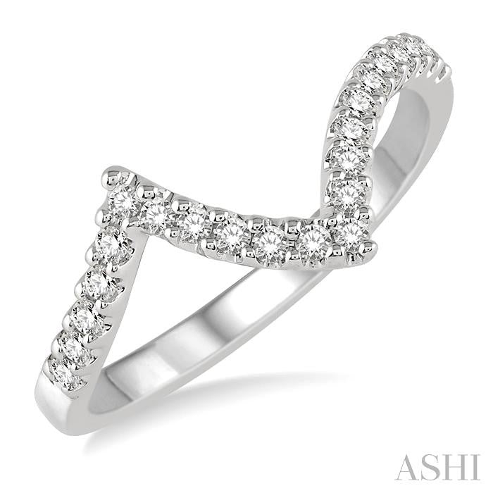 1/5 Ctw Chevron Shank Round Cut Diamond Wedding Band in 14K White Gold