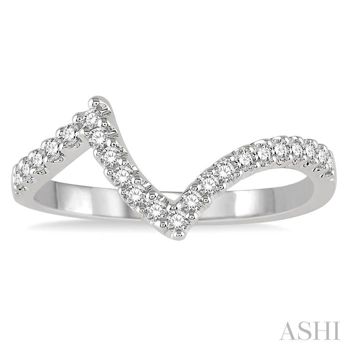 1/5 Ctw Chevron Shank Round Cut Diamond Wedding Band in 14K White Gold