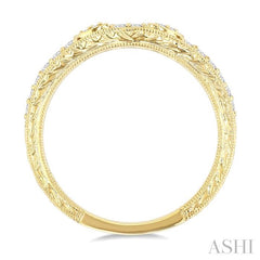 1/6 Ctw Etched and Milgrain Highlighted Round Cut Diamond Wedding Band in 14K Yellow Gold