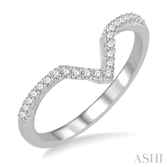 1/5 Ctw Chevron Center Round Cut Diamond Wedding Band in 14K White Gold