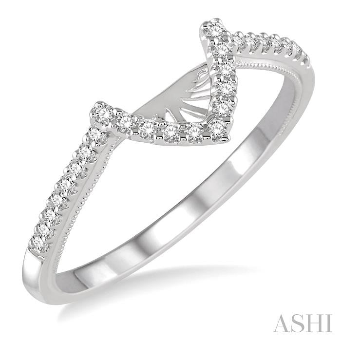 1/6 Ctw V-Shape Round Cut Diamond Wedding Band in 14K White Gold