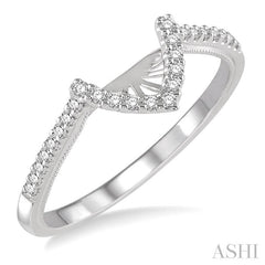 1/6 Ctw V-Shape Round Cut Diamond Wedding Band in 14K White Gold