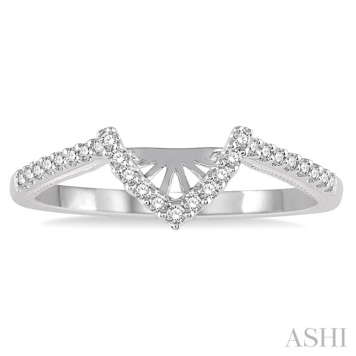 1/6 Ctw V-Shape Round Cut Diamond Wedding Band in 14K White Gold