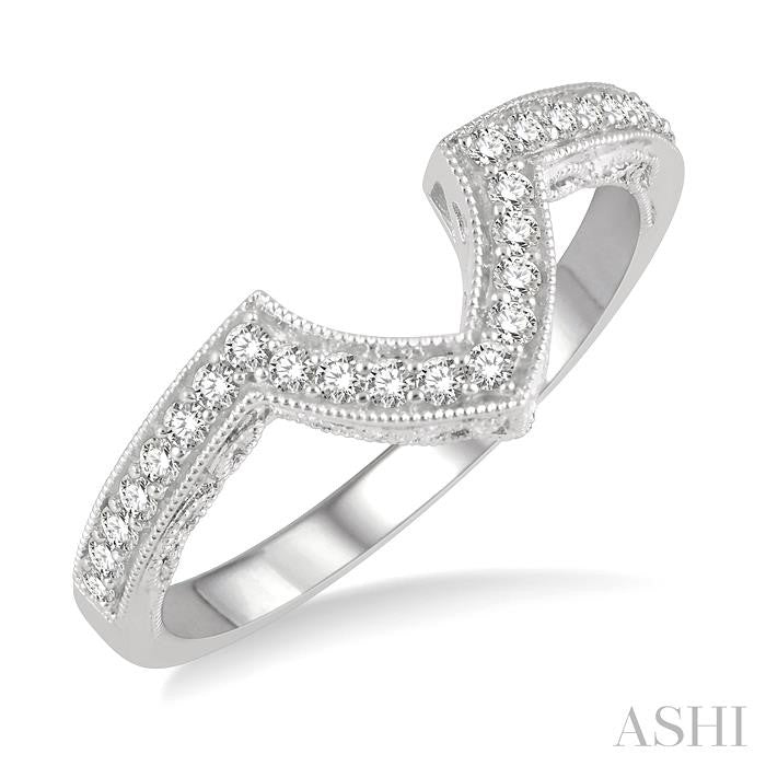 1/5 Ctw Chevron Center Round Cut Diamond Wedding Band in 14K White Gold